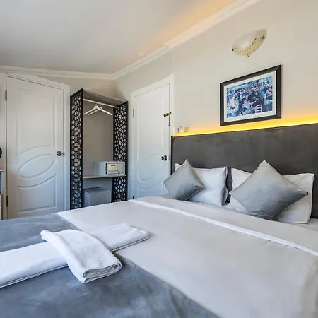 Hotel Taksim Trust