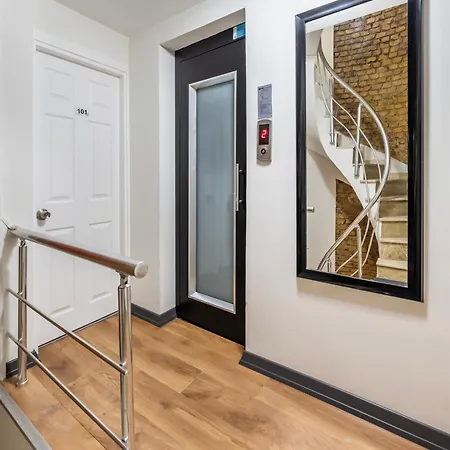 Taksim Trust * Istanboel